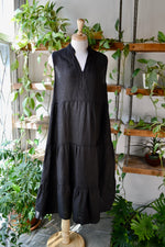 Carré Noir Linen Maxi Dress