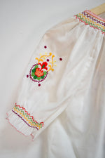Adorable Vintage Embroidered Peasant Blouse