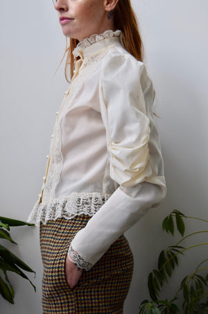 Antique Inspired Mutton Sleeve Blouse