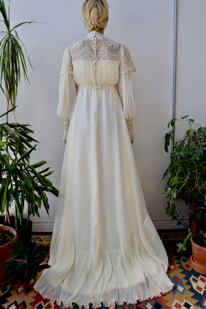 Vintage Cream Wedding Gown