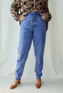 Exposed Button Tapered Jeans