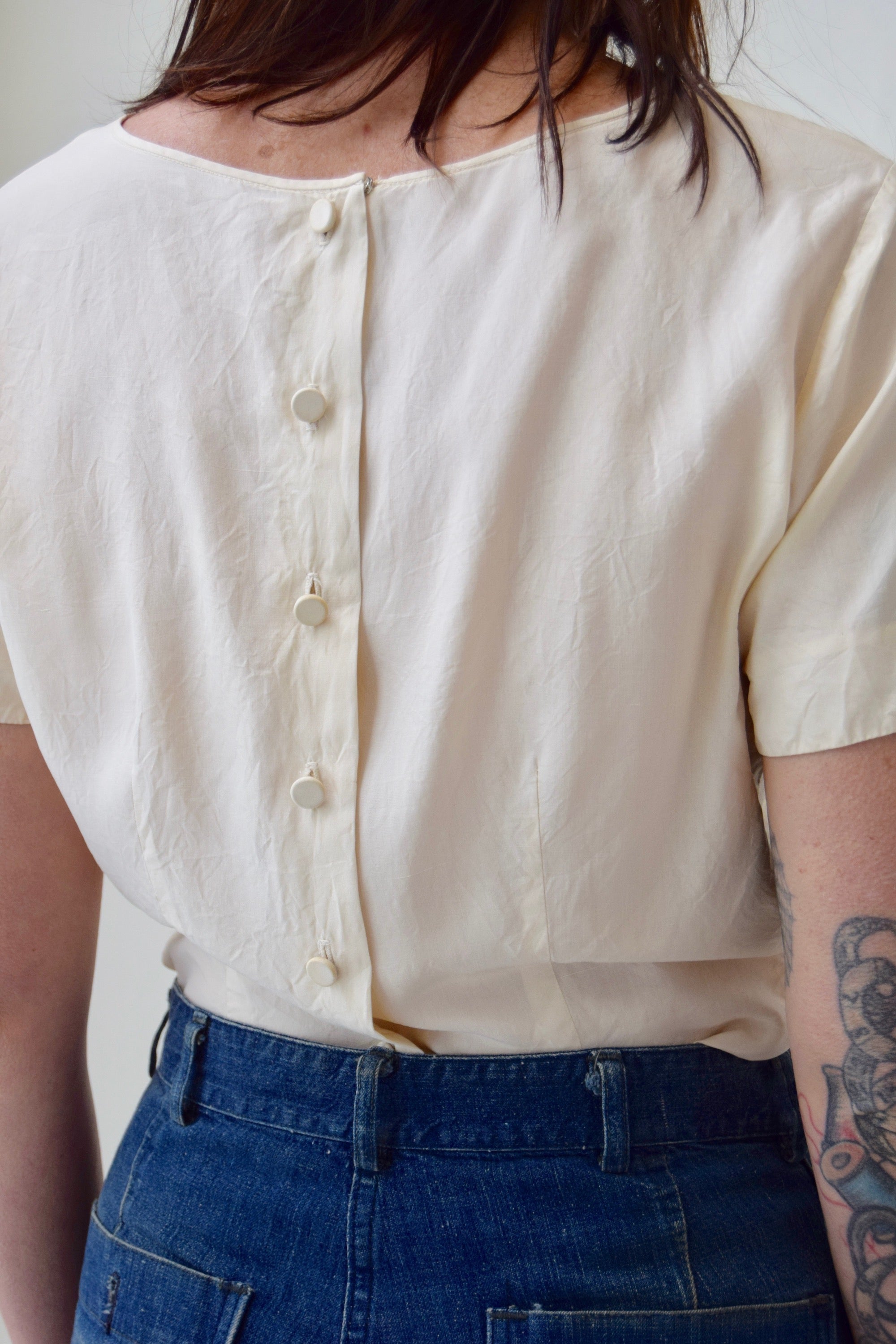 1950's Gorgeous Neckline Silk Cream Top