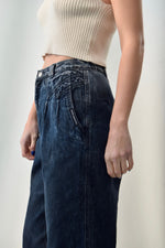 Hip Detailing Pleated Jeans