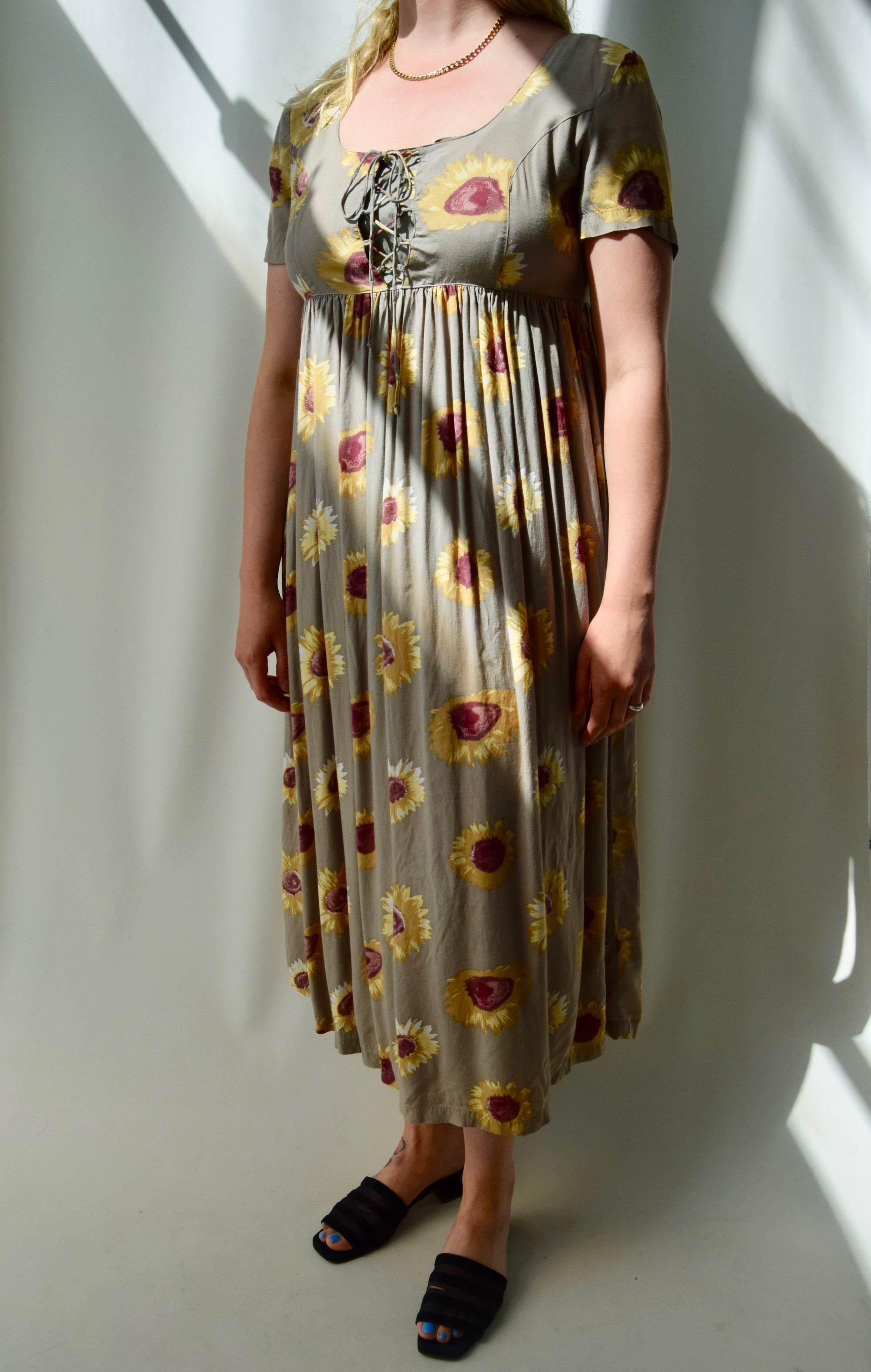 90's Empire Waist Sunflower Dress Community Thrift and Vintage 90's Empire Waist Sunflower Dress Community Thrift and Vintage